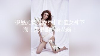 甜美可愛00後黃毛妹子啪啪不專心,壹邊玩著手遊,壹邊被男友抽插