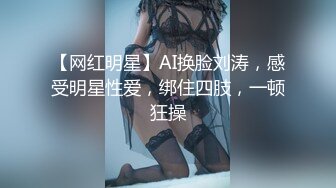  把女友的牛仔裤剪一个洞隔着裤子操她的小嫩B爽翻了