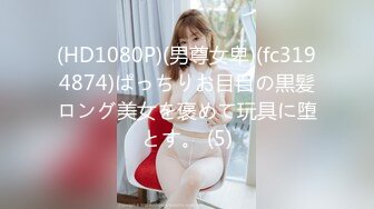  美女模特被色魔摄影师诱惑工作结束以后上床来一发