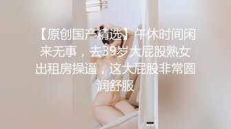 网红脸牛仔短裤性感美女被2中年男3P,一起爆插她,各种姿势狠狠干