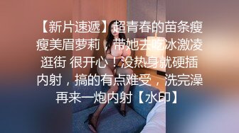 科技楼蹲守短裙长发小美妞黑穴毛盖在肥逼上