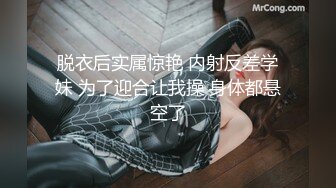 商场白色隔板全景后拍多位美女尿尿1 (4)